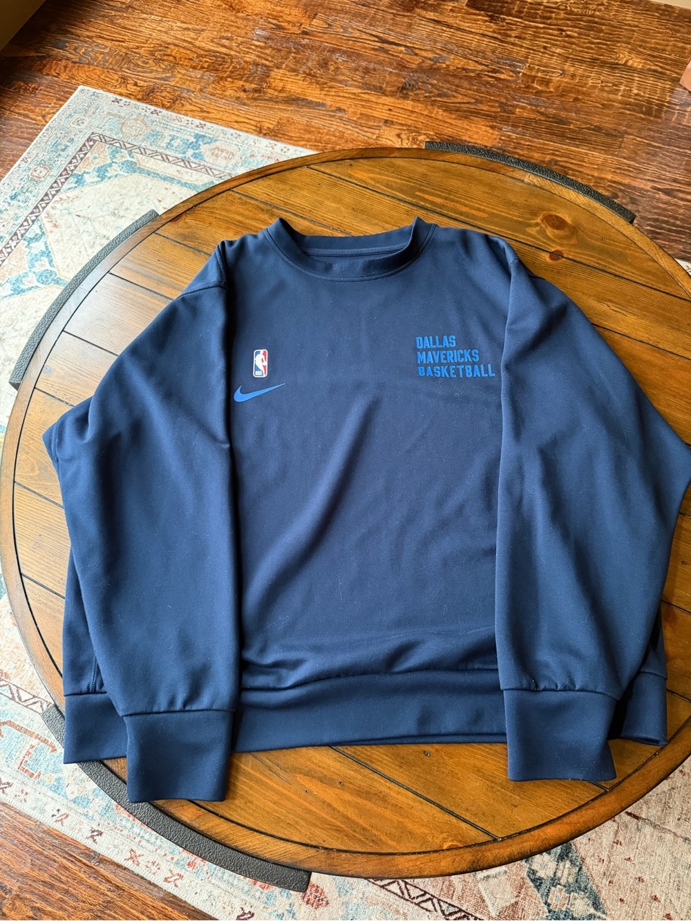 Nike
Dallas Mavericks basketball sweat/crew neck shirt.
Excellent condition/ new